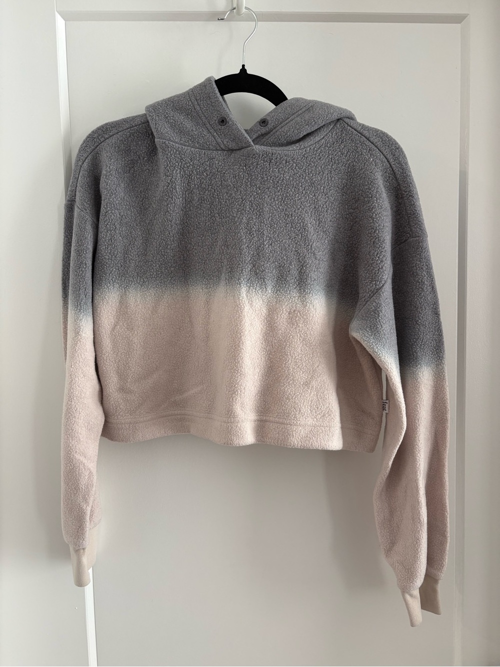 feat x Helen Owen Cropped Colorblock Hooded Fleece Sweatshirt — Gray & Cream